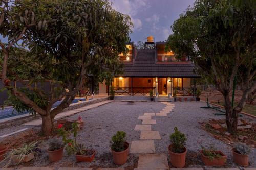 Denkanikota Villa | Alphanso Stays by StayJadePrivate PoolBBQ