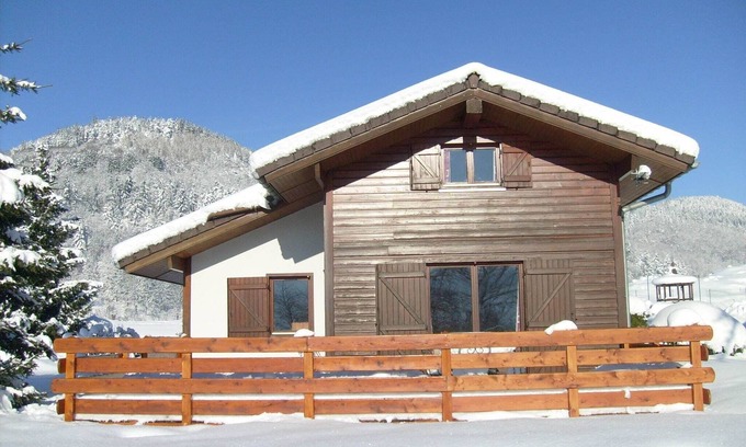 Le Thillot Ski Chalet | Alpine Chalet near Cafés