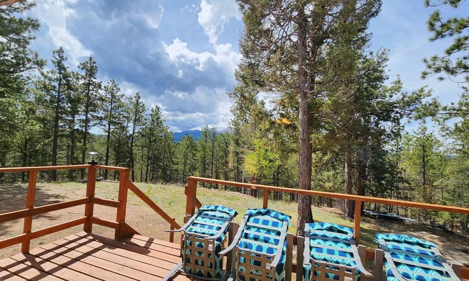 Woodland Park House | Alpine Hideaway with Pikes Peak View