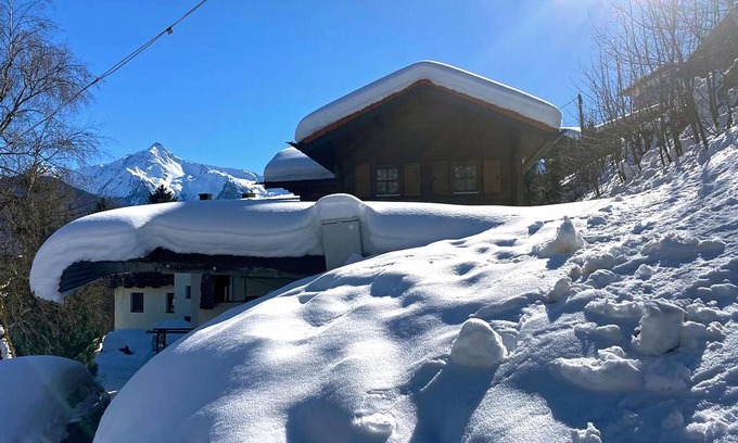 Hippach House | Alpine hut with a terrace and views