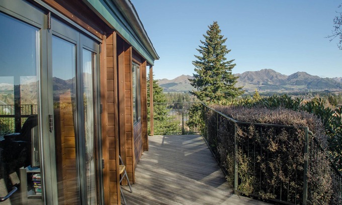 Hanmer Springs Cottage | ALPINE ON OREGON, pet friendly, with a garden in Hanmer Springs