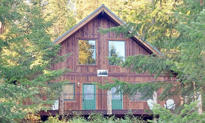 Mazama Cabin | Alpine View Cabin - duplex unit A w/queen bedroom