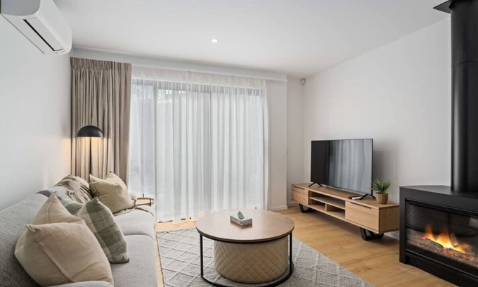 Albert Town Apartment | Alps and Lake Retreat Wanaka