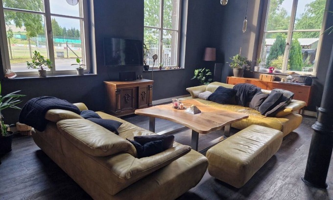 Verbandsgemeinde Pellenz Apartment | Alter Bahnhof Kruft with whirlpool & garden - prices may vary!