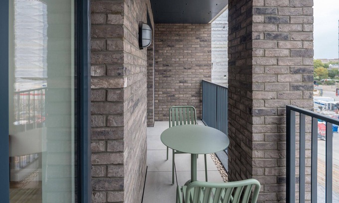 Nine Elms Apartment | ALTIDO 1BR flat w/terrace in Nine Elms