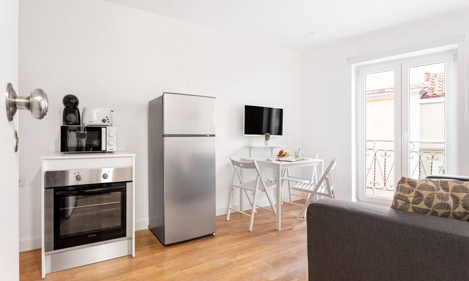 Sacramento Apartment | ALTIDO Modern 2-BR Flat in Perfect Centre