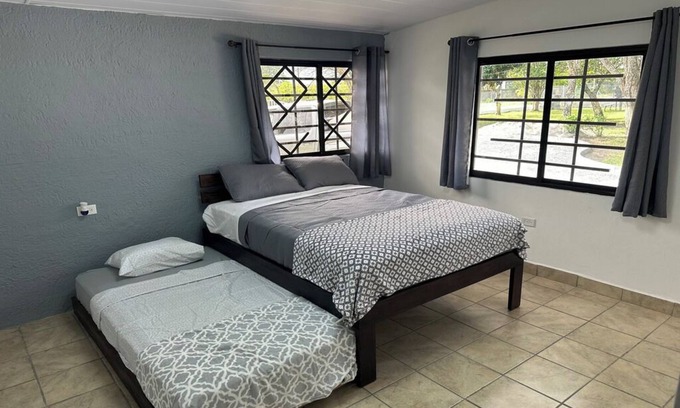 Brisas de Alto Boquete Apartment | Alto Boquete Tourist Lodging - Deluxe Double Room with Private Bathroom