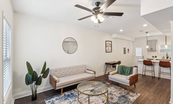 Clarksville Apartment | Alto D8 I Modern New Construction 2Bd Apartment