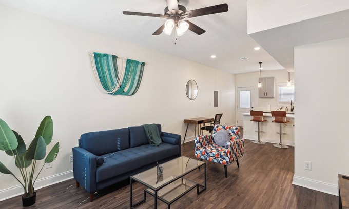 Clarksville Apartment | Alto K4 I Cozy & Comfy I Gym I Parking I Pool