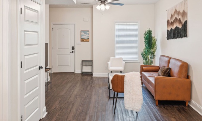 Clarksville Apartment | Alto M8 I Modern New Construction 2Bd Apartment