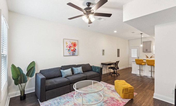Clarksville Apartment | Alto Q8 I Luxurious & Spacious I Free Parking
