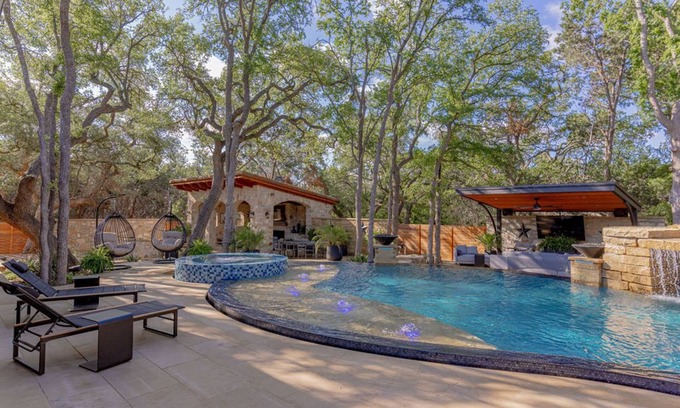 Austin House | Always on My Mind: Luxury Retreat Near Austin To Gathe, Relax & Explore