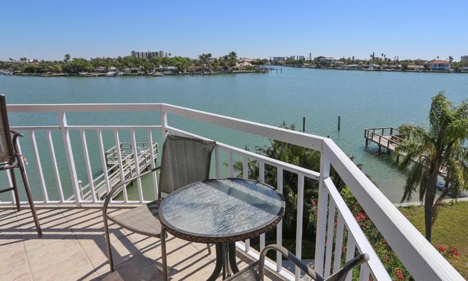 Treasure Island House | Amadeus 10