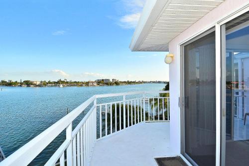Treasure Island House | Amadeus 9