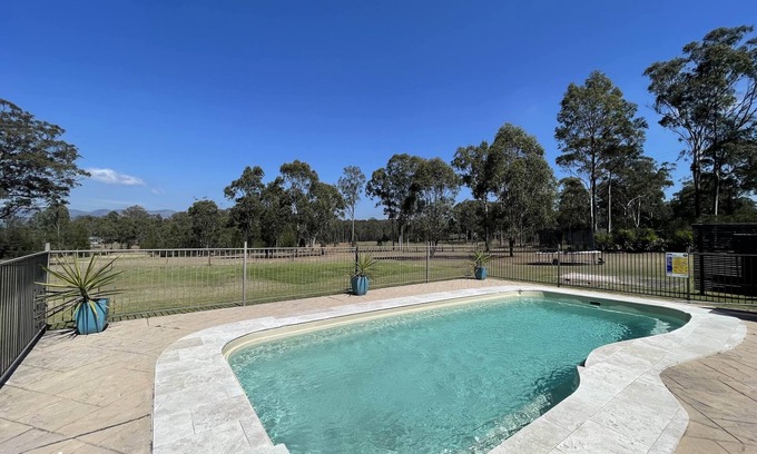 Pokolbin House | Amani - Great 6 bedroom home with pool and awesome entertainment deck