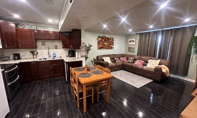 Salt Lake City Condo | Amazing, 1 1-bedroom condo close to the Airport, Downtown, and freeway access.