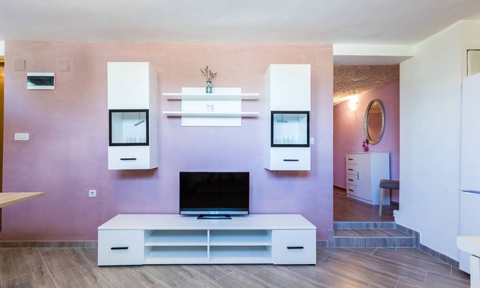 Kukljica Villa | AMAZING 1 BED. APARTMENT-10 MINUTES WALK TO BEACH!