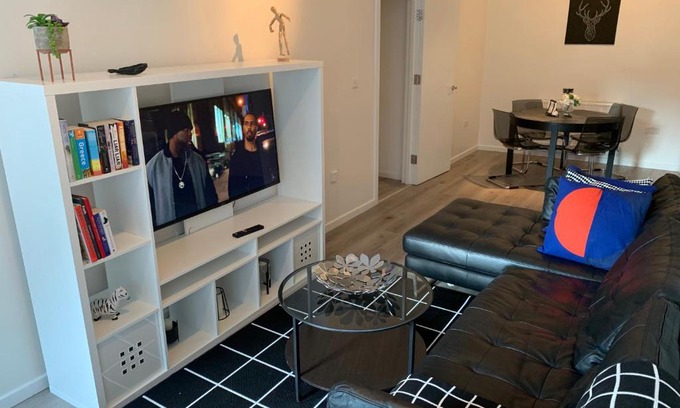 Woolwich Riverside Apartment | Amazing 1 Bedroom Apartment in Woolwich London