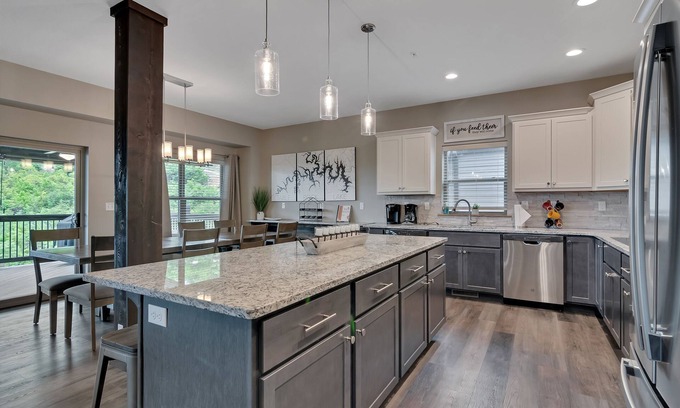 Table Rock House | Amazing 10 BR 10 BA Branson family home. Sleeps 26. Lakeview, 3 Decks, Game Room