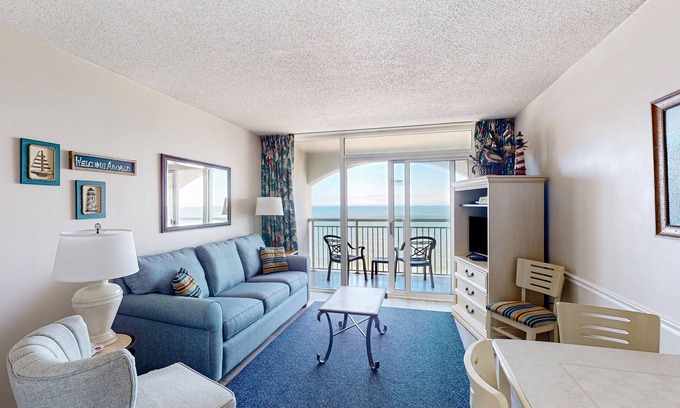 Myrtle Beach Condo | Amazing 19th-floor oceanfront penthouse with beach views, hot tubs, pools, gym