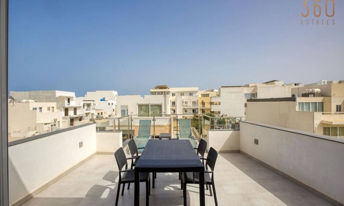 Swieqi Apartment | Amazing 1BR penthouse with pool access & terrace