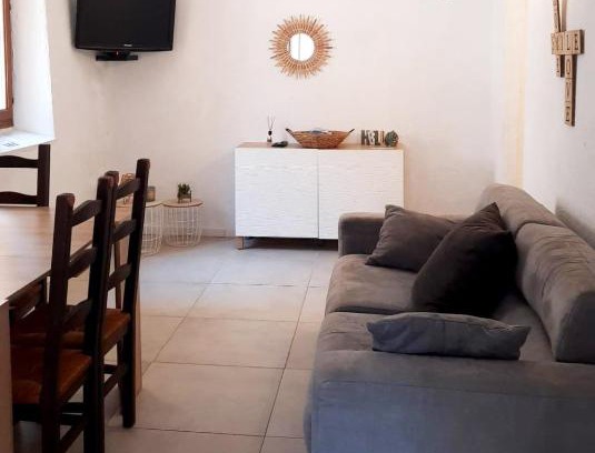 Antibes Old Town Apartment | Amazing 2 bedroom apartment in the pedestrian area of old Antibes !