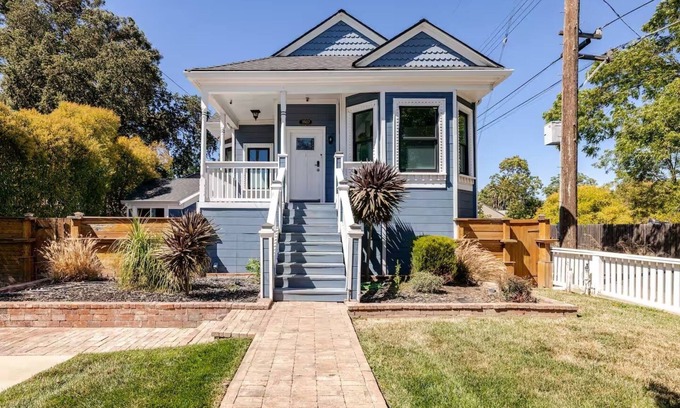 Southeastern Sacramento House | Amazing 2-bedroom house : Walking Distance to UC Davis Hospital and Midtown
