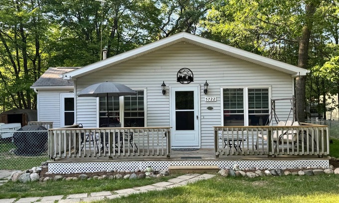 Caseville House | Amazing 2 bedroom house 0.25 miles from the beach