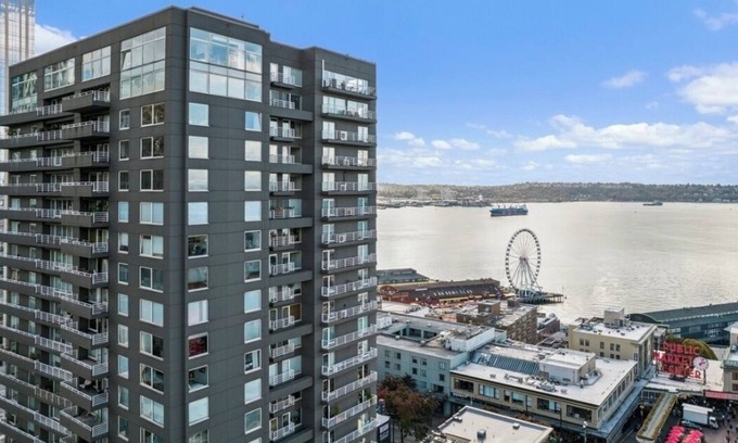 Belltown Condo | Amazing 3 bed condo for 6, downtown with view of Sound, pool, sauna and hot-tub