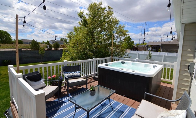 West Jordan House | Amazing 3 Bedrooms/2 Bathrooms home with PRIVATE HOT TUB!