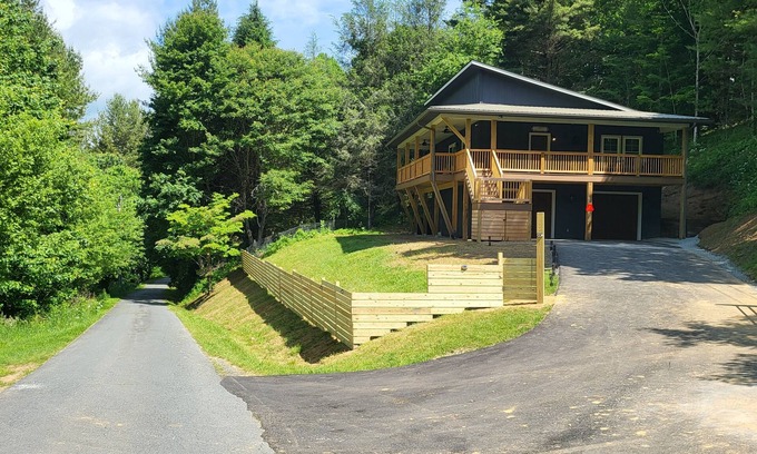 Boone Cabin | Amazing 3BR 3BA Boone Hideaway-Newer Built
