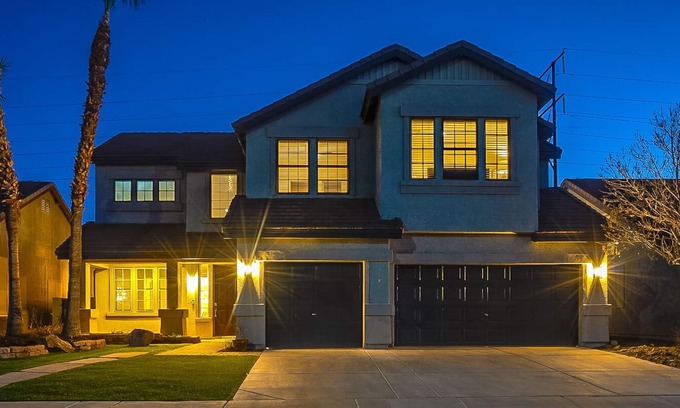 McCullough Hills House | Amazing 5 Bed/4 Bath Residence with Pool/Spa