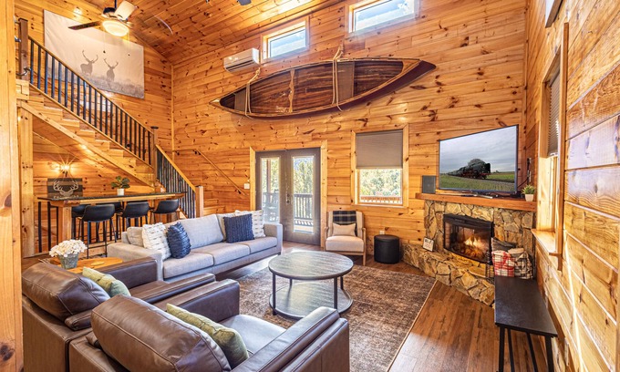 Whittier Cabin | *Amazing 5BR 5.5BA* Theater/Hot Tub/Game Room/Mtn Views