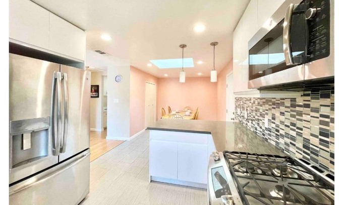 Santa Clara House | Amazing 6Beds/3B in the heart of Silicon Valley close to SJC, Apple Google