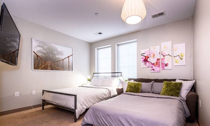 Uptown District Apartment | Amazing Apartment in the Heart of Downtown