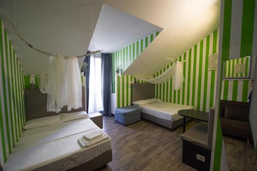 Ticinese Apartment | Amazing Attic max 10 People with Parking & Wifi, Near to 3 Tram Lines and to the Metro - well connected to Airports and to the Train Station