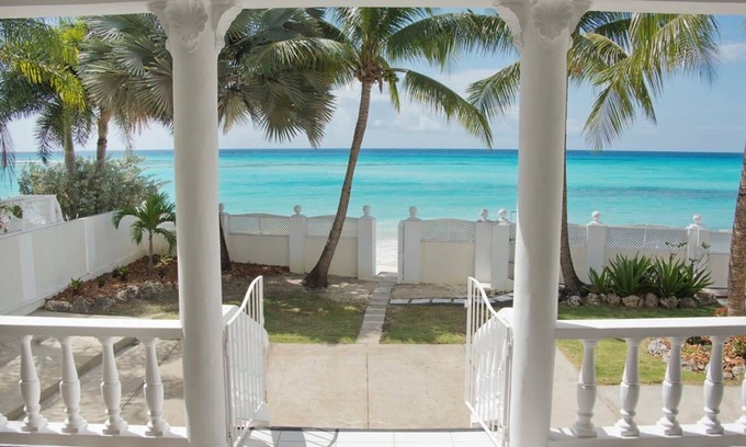 Worthing Villa | Amazing Beach Front Villa on the South Coast
