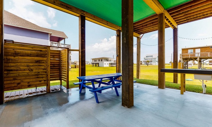 Freeport House | Amazing | Gulf Views | Large Deck | Family Fun