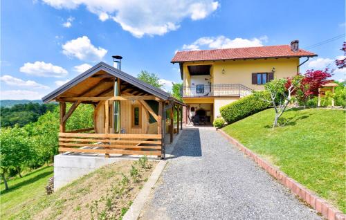 Sveti Ivan Zelina House | Amazing Home In Adamovec With Sauna