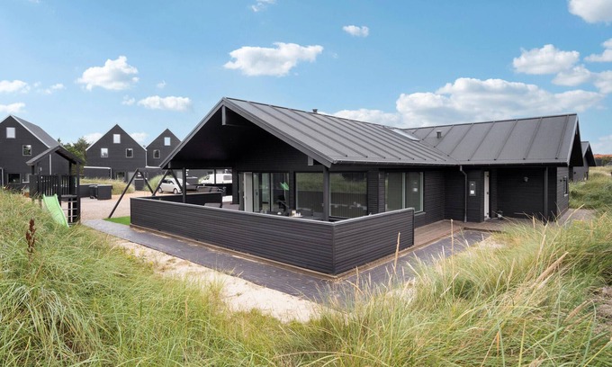 Blavand House | Amazing home in Blåvand with kitchen