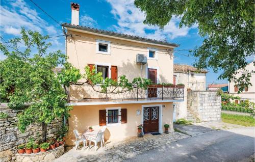 Kruncici House | Amazing Home In Kruncici With Jacuzzi