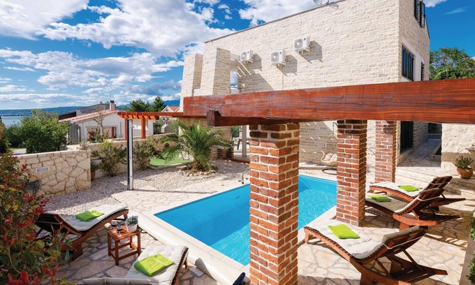 Novigrad House | Amazing home in Novigrad with sauna