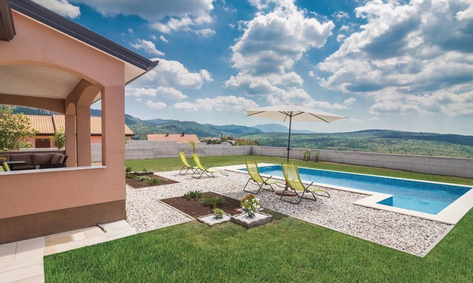 Ciritez House | Amazing home in Roc with WiFi