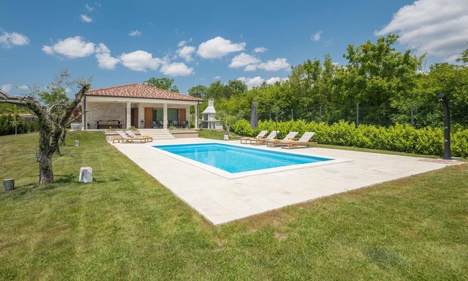 Buzet House | Amazing home in Strped with WiFi