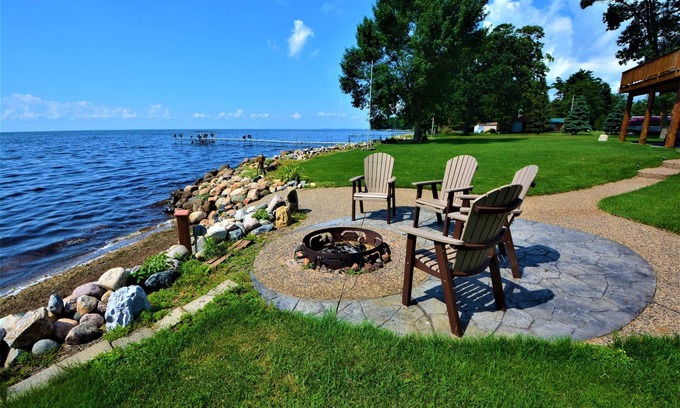 Aitkin House | Amazing Home With Beach, Dock, Water nToys, Firepit, Close to Aiktin & Cuyuna