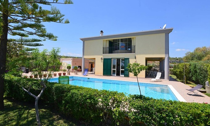 Floridia Villa | Amazing house of 160 sqm in the countryside with private pool and soccer field