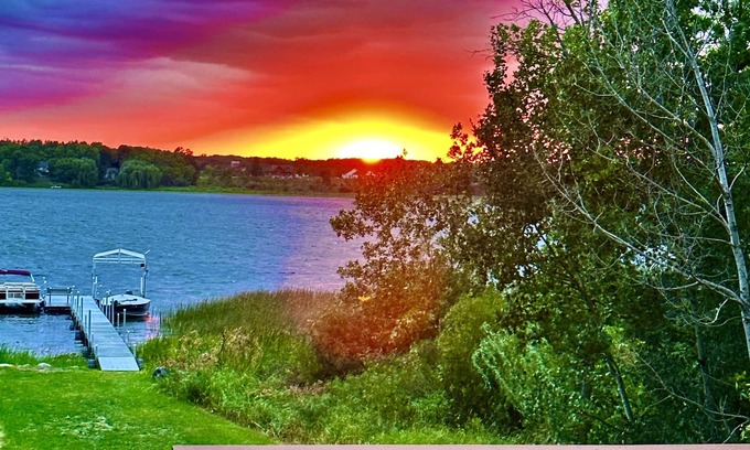 Rush City House | AMAZING LAKE HOUSE 1 hour from cities, Goose Lake, "Where up North starts."