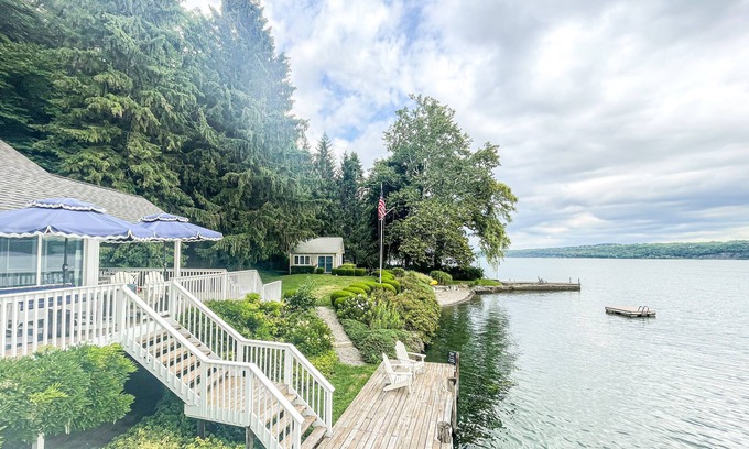 Ithaca House | Amazing Lake House With Private Beach And Docks