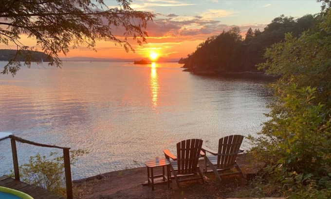 Colchester Cabin | Amazing Lakefront Cabin with Great Swimming & Epic Views