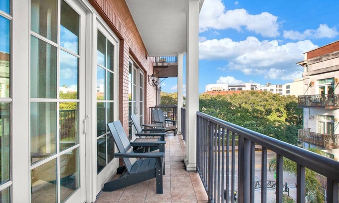 Historic District - North Condo | Amazing Location on Bay Street by Southern Belle